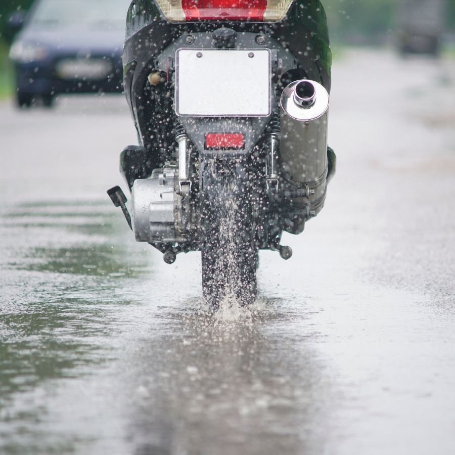 Motorradfahren bei Regen