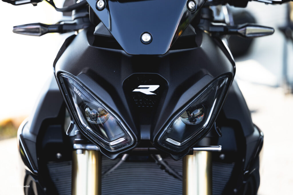 Motorrad Testtage 2026 Teesdorf c Dominic Goebel-2 - I love my moped Front view of a black BMW motorcycle, close-up of dual headlights and front fairing with a bold BMW logo in the center.